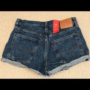 Levi’s Dark Wash Denim Shorts FITS LIKE A 24?